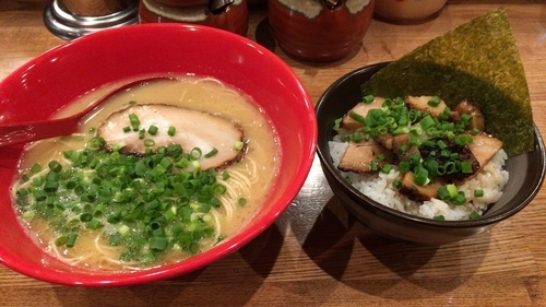 「とんこつバリカタ+チャーシュー丼」@麺屋 ふうの写真