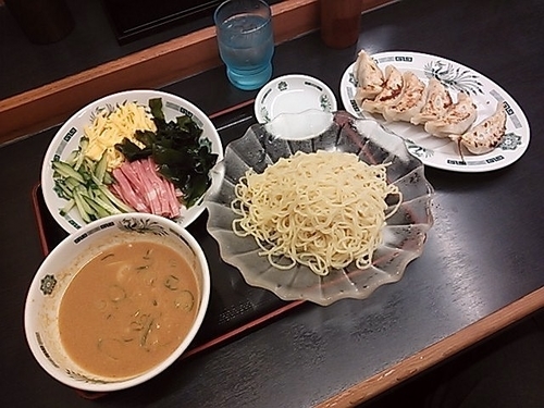 「【期間限定】ごま味噌冷やし＋餃子セット」@日高屋 上石神井南口店の写真