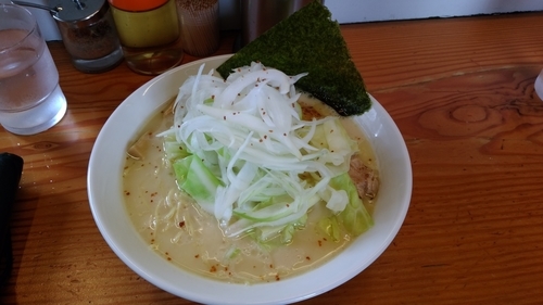 「一信白湯ラーメン大盛り（野菜トッピング）800円」@らーめん一信の写真