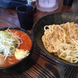 辛味味噌つけ麺 大盛り 味玉 サービス生姜 ¥800、¥50
