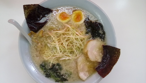 「幸せいっぱいラーメン(しょうゆ)（中盛）」@ラーメンショップ 静岡1号店の写真