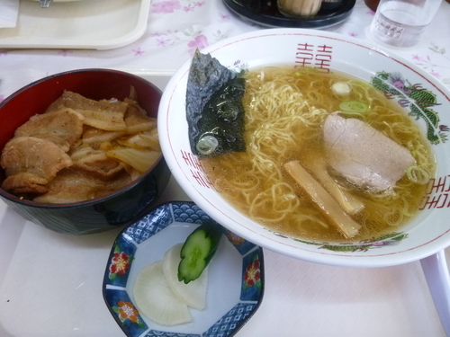 「ミニ豚丼セット(ラーメン+ミニ豚丼）」@三重食堂の写真