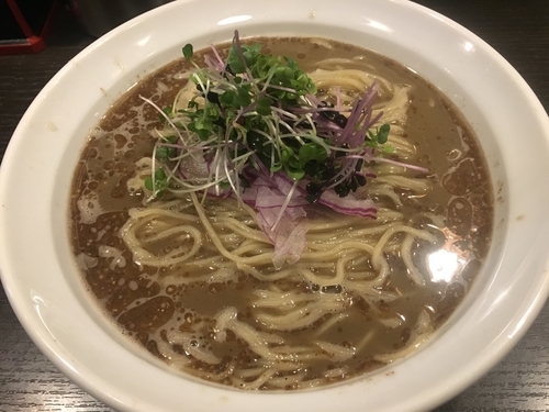 「冷やし烏賊煮干山椒香油そば」@灰汁中華 丿貫 福富町本店の写真