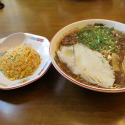 ラーメン半チャーハンセット