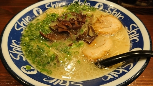 「博多shinshinラーメン」@博多ラーメン ShinShin 博多デイトス店の写真