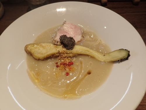 「冷たいスープ ド ポアソンなベジポタなラーメン 白」@らー麺屋 バリバリジョニーの写真