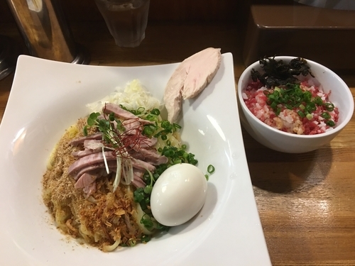 「冷やしねぎ油そば 味玉 800円 牛トロフレーク丼 350円」@麺庵 小島流の写真