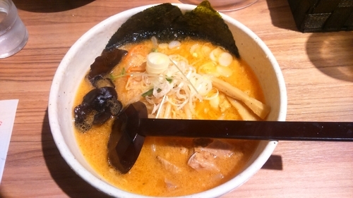 「ハーフ味噌ラーメン550円」@白樺山荘 北海道ラーメン道場店の写真