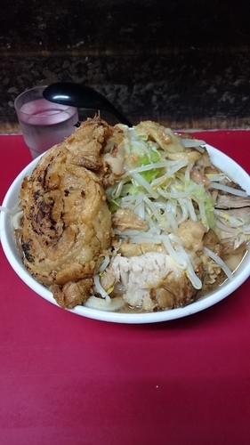 「小豚ラーメン 巻チャーシュー炙り うずら」@蓮爾 登戸店の写真