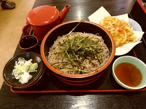 「ランチセット(ざるそば＋かき揚げ)1,000円」@信州蕎麦の草笛の写真