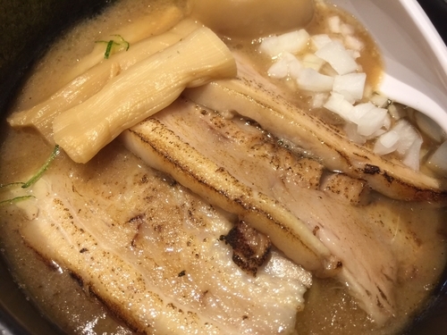 「濃厚豚骨魚介らーめん＋特製おらが」@NOODLE SOUNDSの写真
