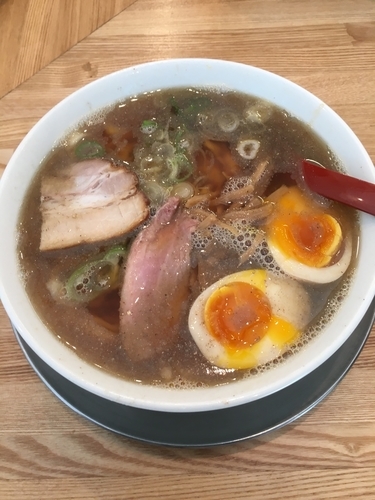 「喜多方らーめん(煮干し)+単品味玉」@麺や 七彩 八丁堀店の写真