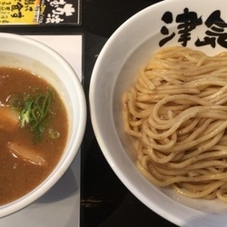 津気屋極つけ麺 880円