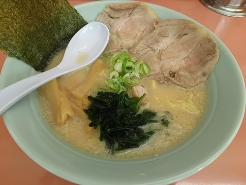 「豚骨醤油ラーメン　（中盛り）　＋杏仁豆腐：サービス」@ラーメンショップ 丸子店の写真