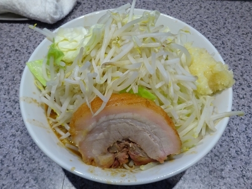 「ラーメン 並盛（800円）ニンニク野菜」@ラーメン宮郎の写真