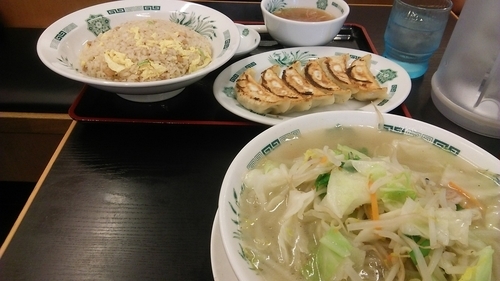 「野菜たっぷりタンメン餃子セット 700円」@日高屋 市川南口店の写真