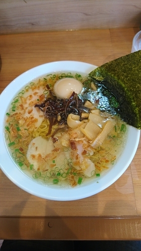 「鶏のせ香味麺880円+味玉100円」@MEN-YA DAISUKEの写真