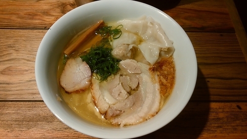 「純粋金華豚ワンタンそば(塩)(1050円)」@松戸中華そば 富田食堂の写真