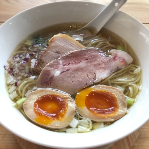 「塩ラーメン味玉」@いえろうの写真