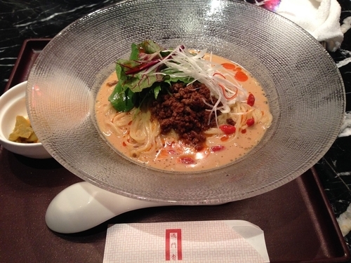 「アーモンドミルクの冷やし担々麺（夏季限定）」@MAINLAND CHINA 丸の内テラス 過門香 KITTE丸の内店の写真