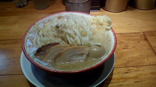 「麺少なめ玉子付 780円 　麺柔らかめ」@らーめん バリ男 新橋本店の写真