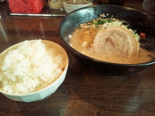 「平九郎ラーメン（730円）+サービスライス+替え玉無料×1」@平九郎R 越谷東大沢店の写真