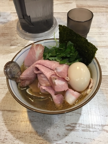 「特製蛤そば+本日のにぎり」@中華そば 四つ葉の写真