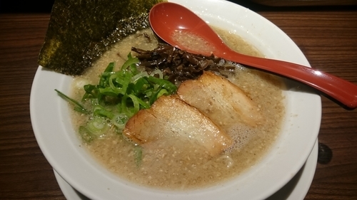 「豚骨白（550円）＋炙りチャーシュー丼（200円）」@博多らーめん 一心堂 蒲田店の写真