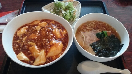 「麻婆丼＋半ラーメン」@力石中華飯店の写真