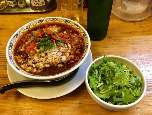 「背脂カレー麻婆麺+パクチー」@辛っとろ麻婆麺 あかずきんの写真