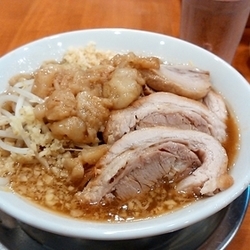 子豚ラーメン800円 生卵50円