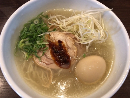 「夏の期間限定:冷やし鶏そば750円＋ラーパス味玉」@自家製麺 まかないへきるの写真