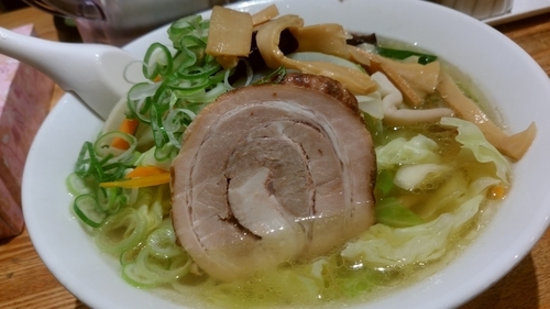 「塩野菜ラーメン９００円」@旭川ラーメン 番外地 北口店の写真