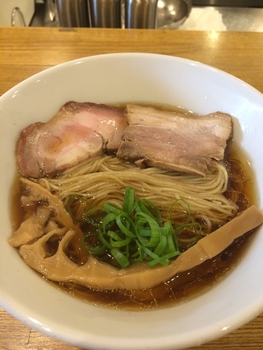 「醤油ラーメン(中盛)750円」@ROOSTERの写真