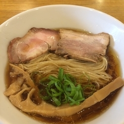 醤油ラーメン(中盛)750円