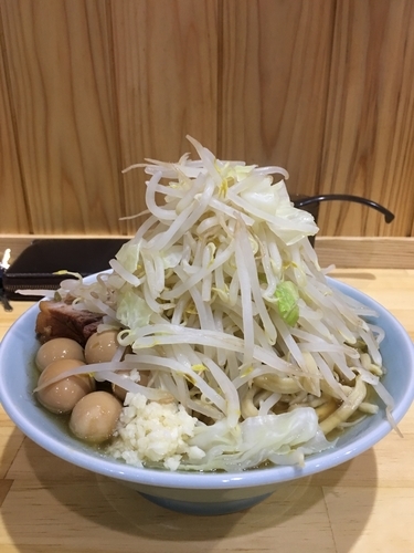 「エビ小ニンニクスクナメヤサイ」@ラーメン寿々㐂の写真