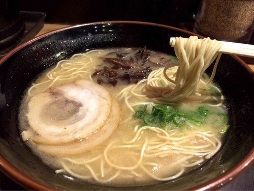 「豚骨ラーメン(680円)」@元祖博多屋台ラーメン 一竜 渋谷センター街支店の写真