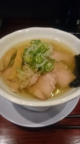 「限定 炭火焼き吊るし焼豚麺 しお890円」@翔鶴 高崎店の写真