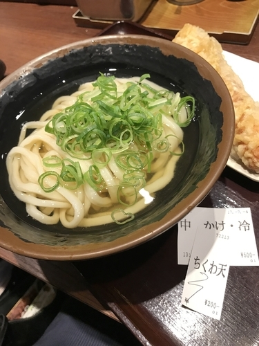 「ひやかけ中盛+ちくわ天」@香川 一福 神田本店の写真