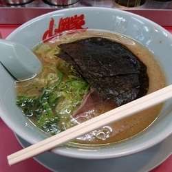 醤油らーめん(並・油多め)