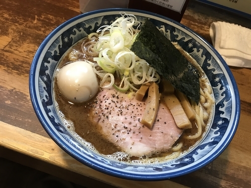 「燻玉ラーメン」@兎に角 松戸店の写真