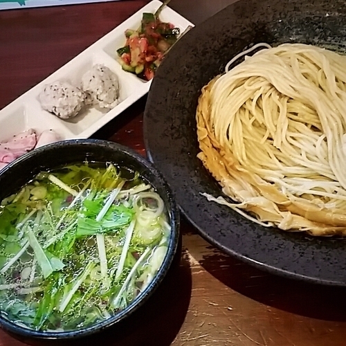「冷たいかつおのつけめん（醤油）８５０円」@麺屋 京介の写真