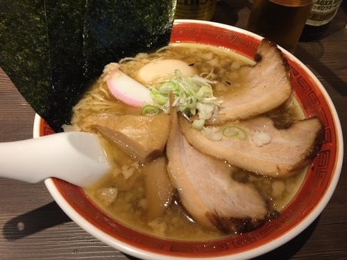 「極煮干ラーメン 背脂 贅沢トッピング (ほんいつ)」@拉麺5510の写真