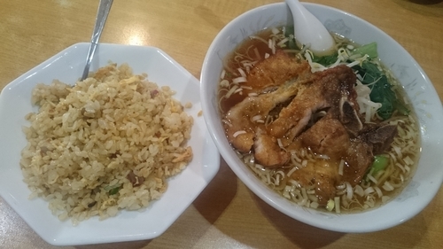 「カレーパイコーメン＋半チャーハン（850円）」@中国料理 華宴の写真