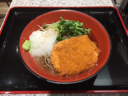 「冷やしコロッケおろしそば」@名代 富士そば 小平店の写真