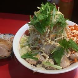 冷やし中華＋全マシ+チャーシュー1枚