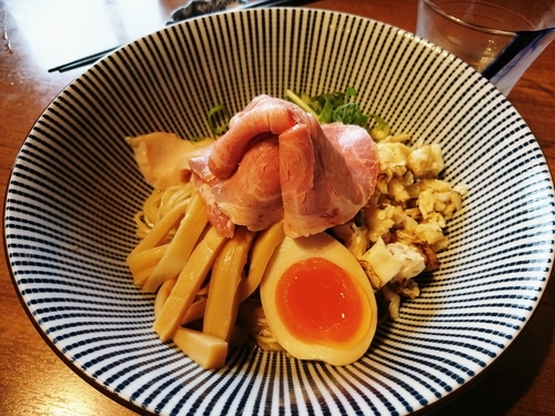 「【限定】真鯛の油そば700円＋冷酒&ビール」@寿製麺よしかわ 川越店の写真