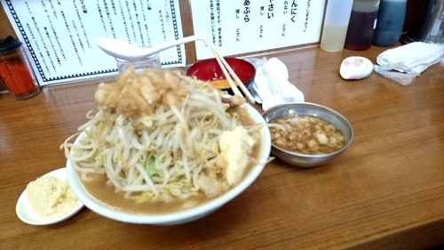 「ラーメン生卵、全部どでん」@ラーメンの店 どでん 北浦和店の写真