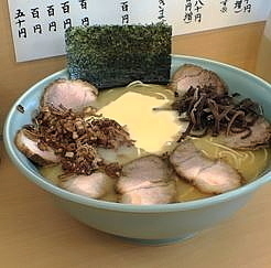 「あっさりとんこつらーめん680円＋大盛100円＋チャーシュー」@らーめん梅吉の写真