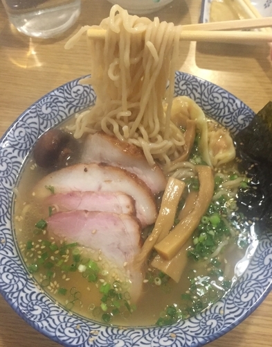 「はるゆたかちやーしゅーわんたんめん塩1120円」@らーめん森や。の写真